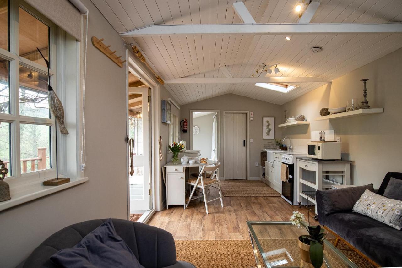 Treetops Lodge, Bantham, South Devon, A Tranquil Rural Retreat Holiday home