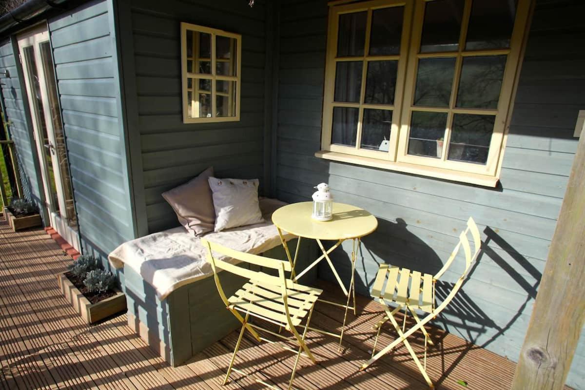 Treetops Lodge, Bantham, South Devon, A Tranquil Rural Retreat Holiday home