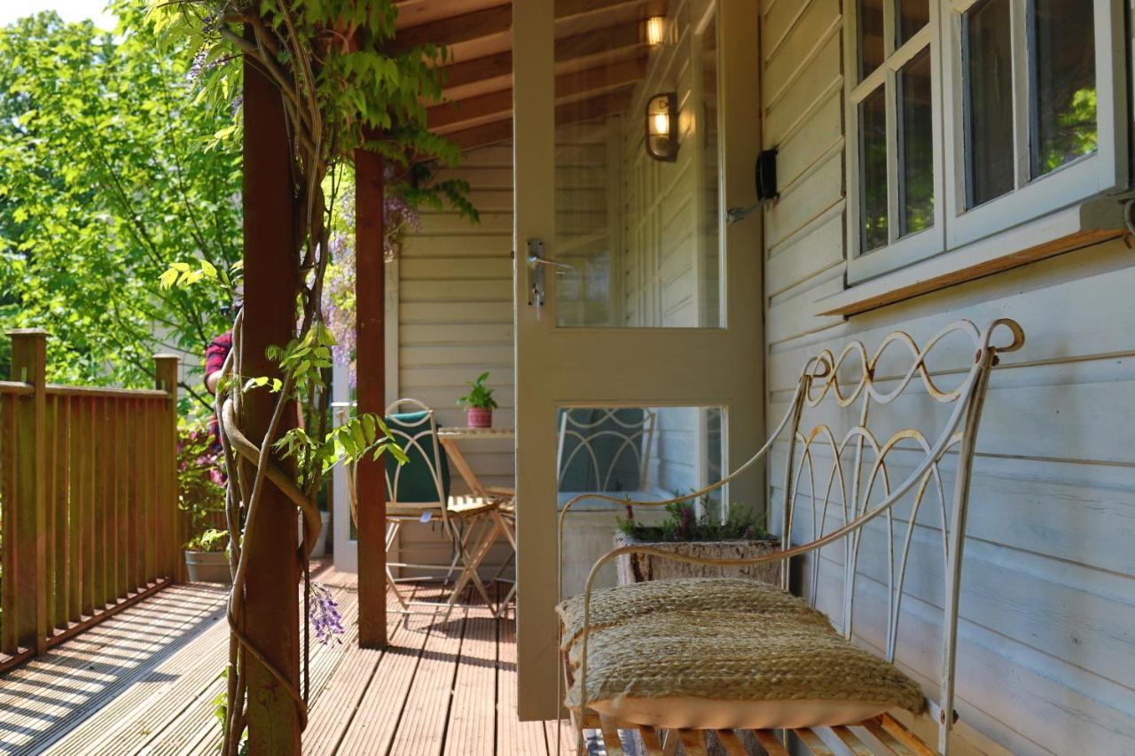 Treetops Lodge, Bantham, South Devon, A Tranquil Rural Retreat * Bantham