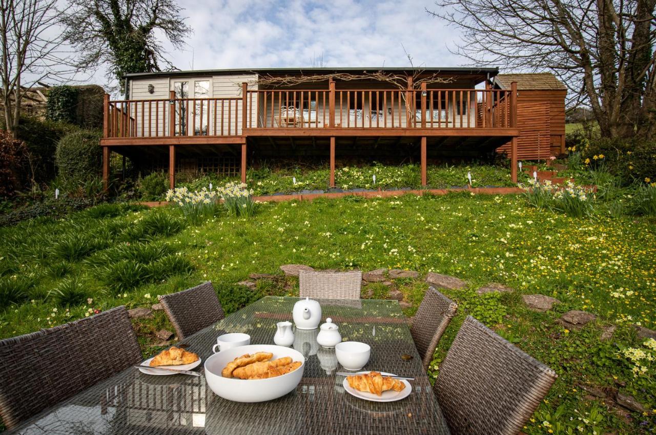 Treetops Lodge, Bantham, South Devon, A Tranquil Rural Retreat
