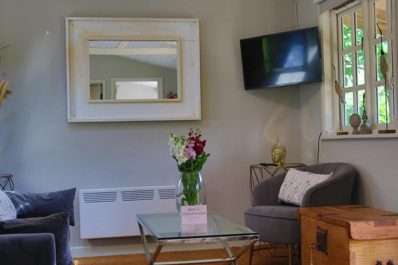 Treetops Lodge, Bantham, South Devon, A Tranquil Rural Retreat * Bantham