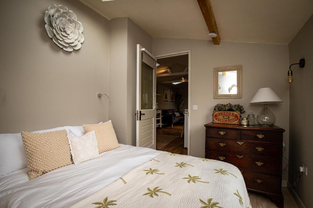 Treetops Lodge, Bantham, South Devon, A Tranquil Rural Retreat * Bantham